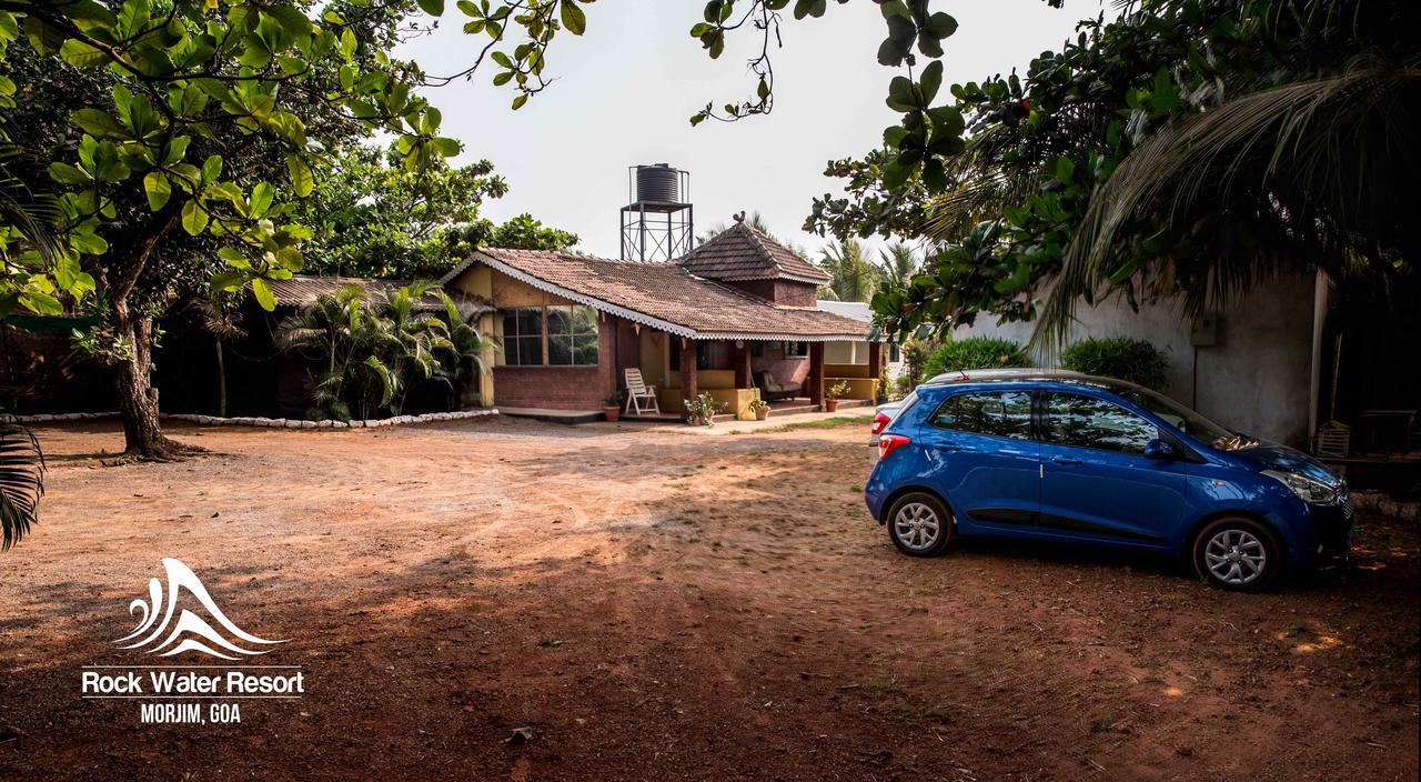 Rock Water Resort Morjim Exterior foto